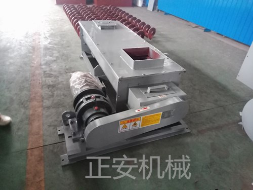 側(cè)連加濕攪拌機(jī)